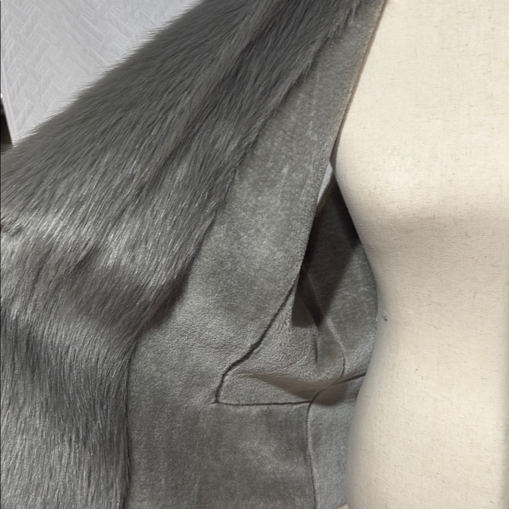 Lovestitch Elegant Gray Faux Fur Vest - Picture 2 of 5